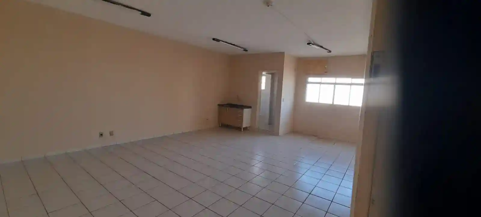 Conjunto Comercial / Sala com 1 quarto para aluguel, 50m² — foto 2 de 2