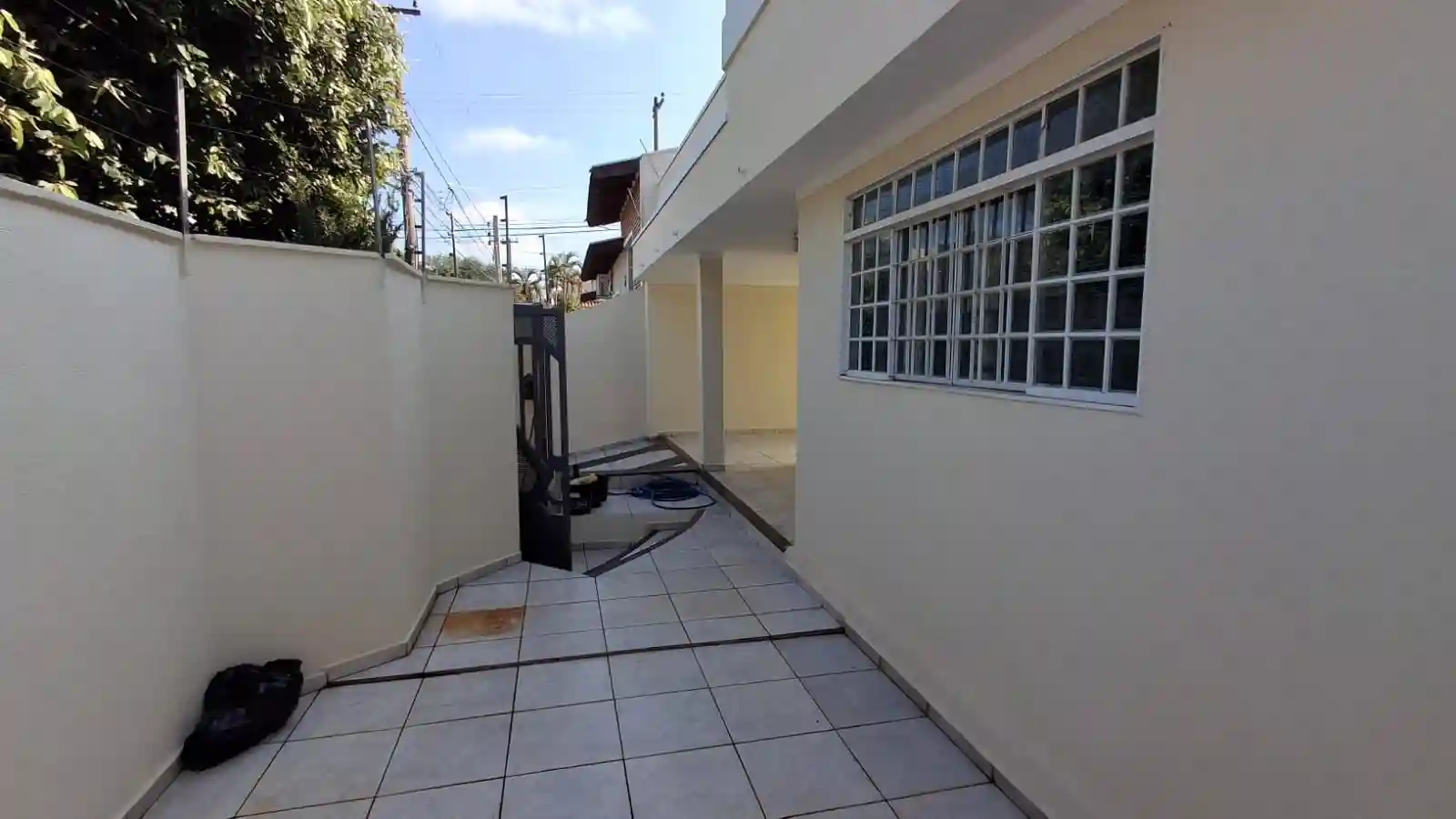 Casa com 3 quartos à venda, 150m² — foto 1 de 16