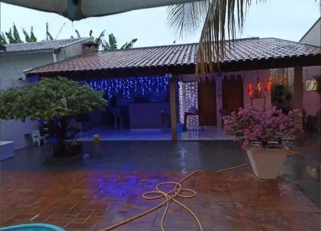 Casa com 4 quartos à venda, 210m² — foto 2 de 7