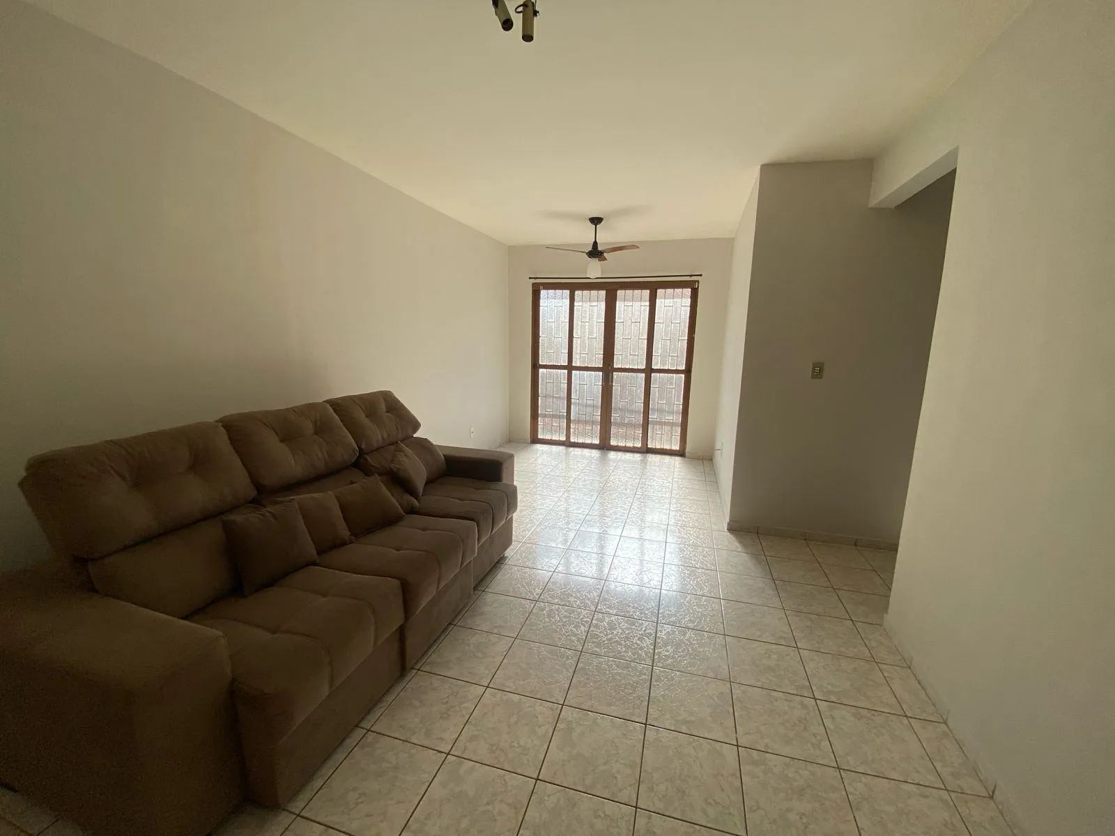 Apartamento com 2 quartos para aluguel, 60m² — foto 1 de 7