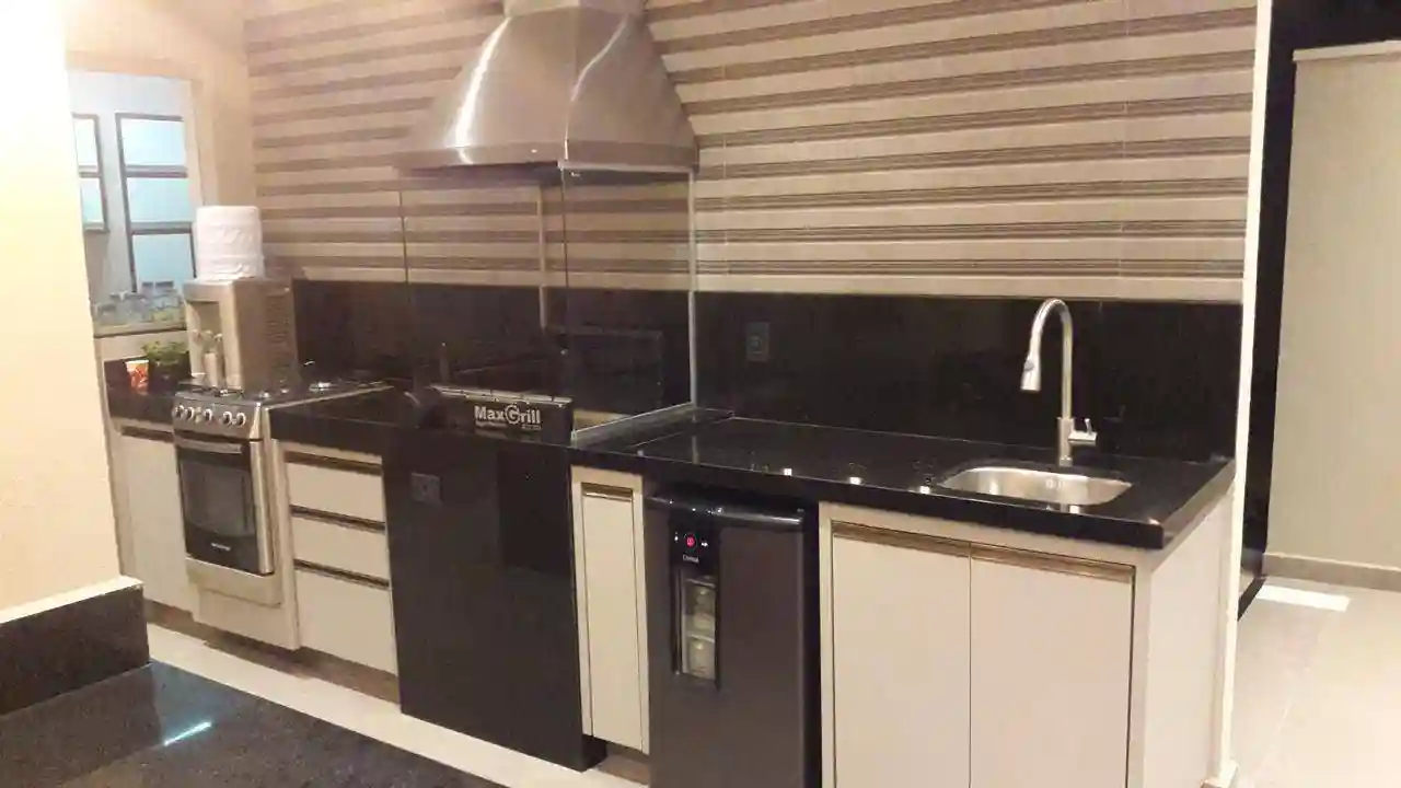 Casa de Condomínio com 3 quartos à venda, 220m² — foto 15 de 36