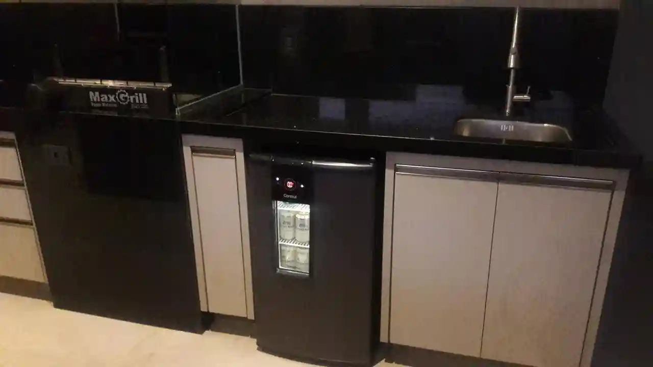 Casa de Condomínio com 3 quartos à venda, 220m² — foto 16 de 36