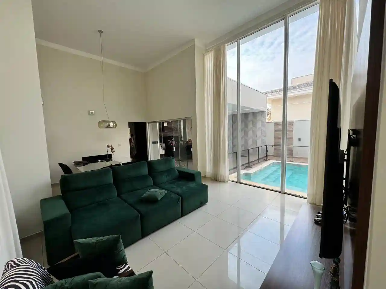 Casa de Condomínio com 3 quartos à venda, 220m² — foto 7 de 36