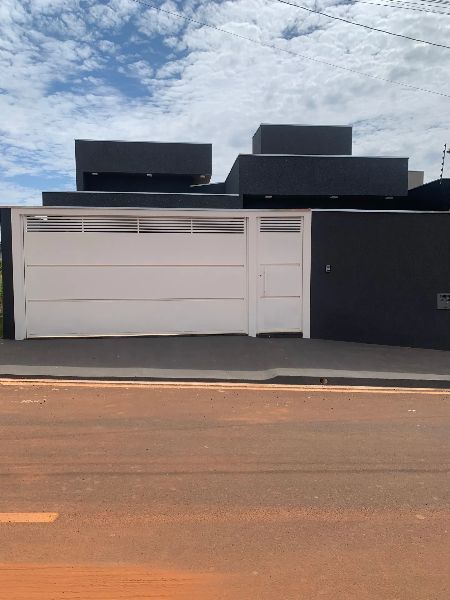 Casa com 3 quartos à venda, 200m² — foto 1 de 30