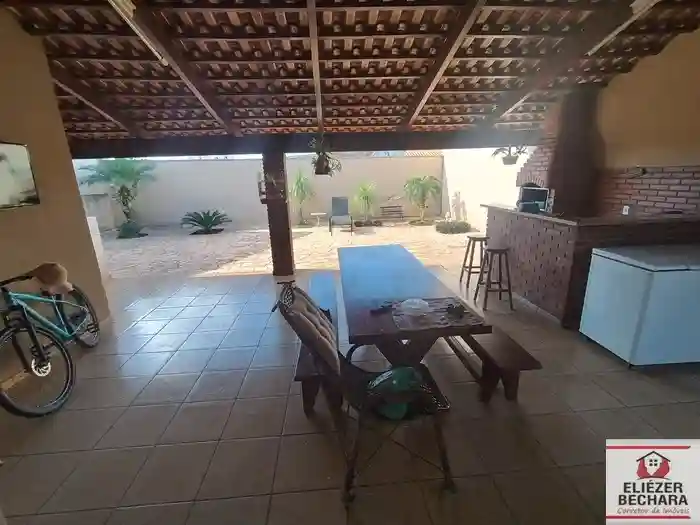 Casa com 3 quartos à venda, 190m² — foto 18 de 37
