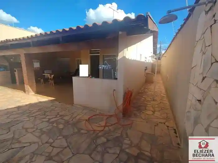 Casa com 3 quartos à venda, 190m² — foto 2 de 37