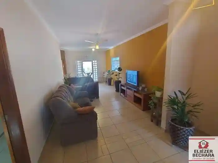 Casa com 3 quartos à venda, 190m² — foto 1 de 37