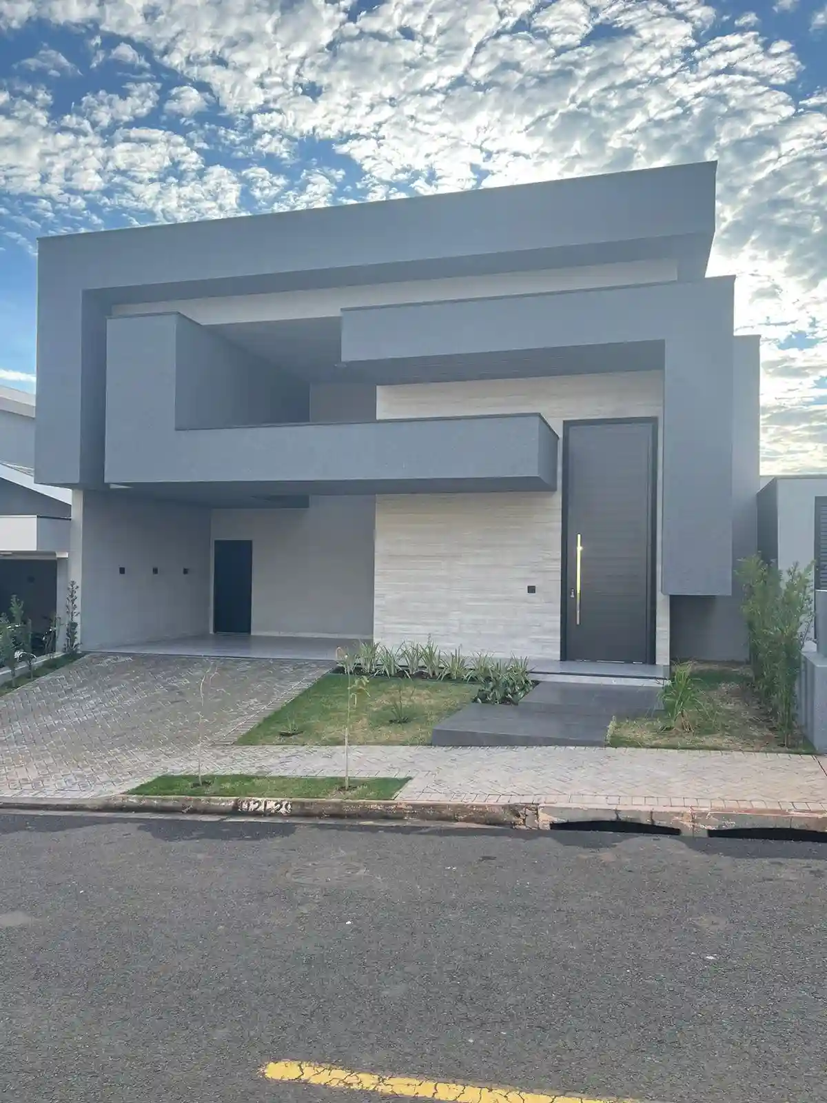 Casa de Condomínio com 3 quartos à venda, 220m² — foto 2 de 30
