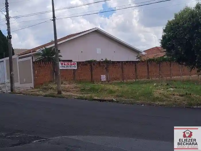 Terreno / Lote / Condomínio  à venda, 450m² — foto 1 de 4