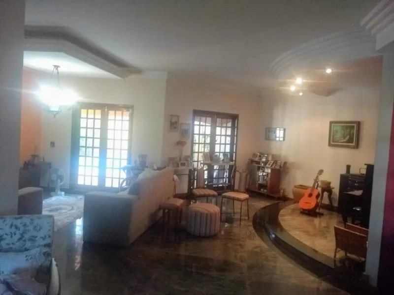 Casa à venda — foto 2 de 4