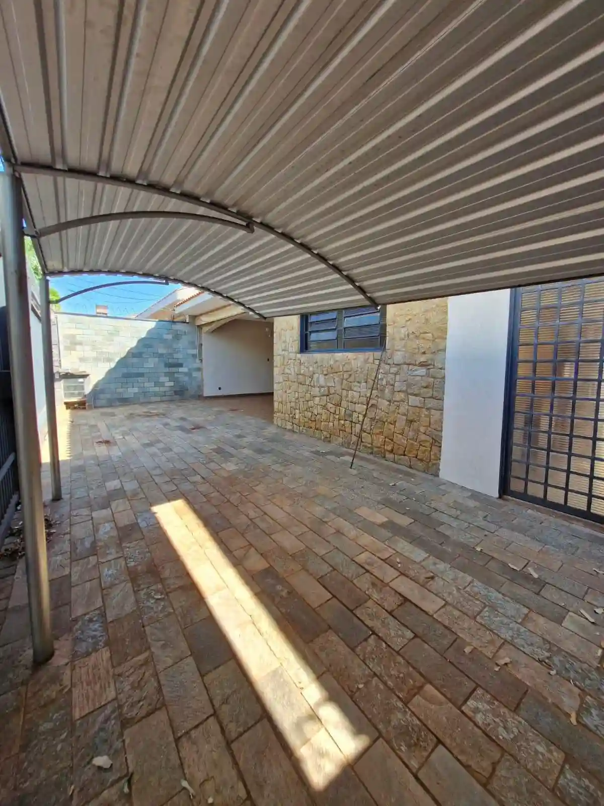 Casa com 3 quartos à venda, 360m² — foto 3 de 25