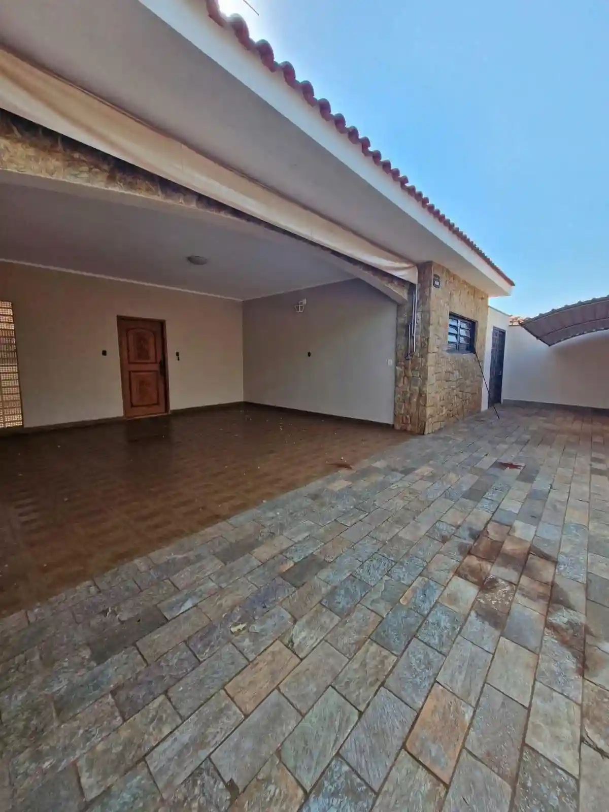 Casa com 3 quartos à venda, 360m² — foto 2 de 25