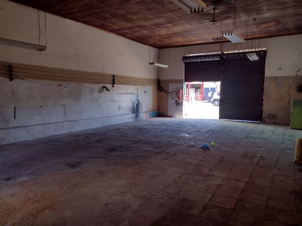 Loja / Salão / Ponto Comercial à venda — foto 4 de 5