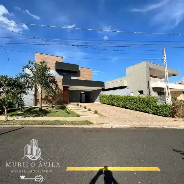 Casa de Condomínio com 3 quartos à venda, 220m² — foto 2 de 19