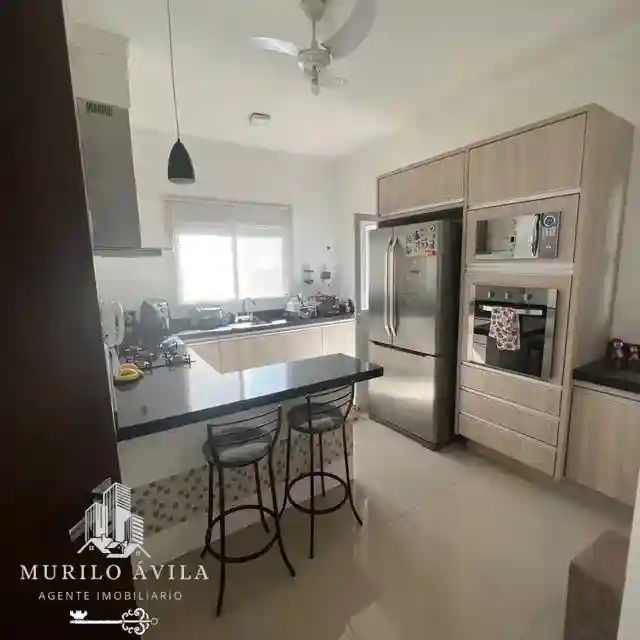 Casa de Condomínio com 3 quartos à venda, 220m² — foto 3 de 19