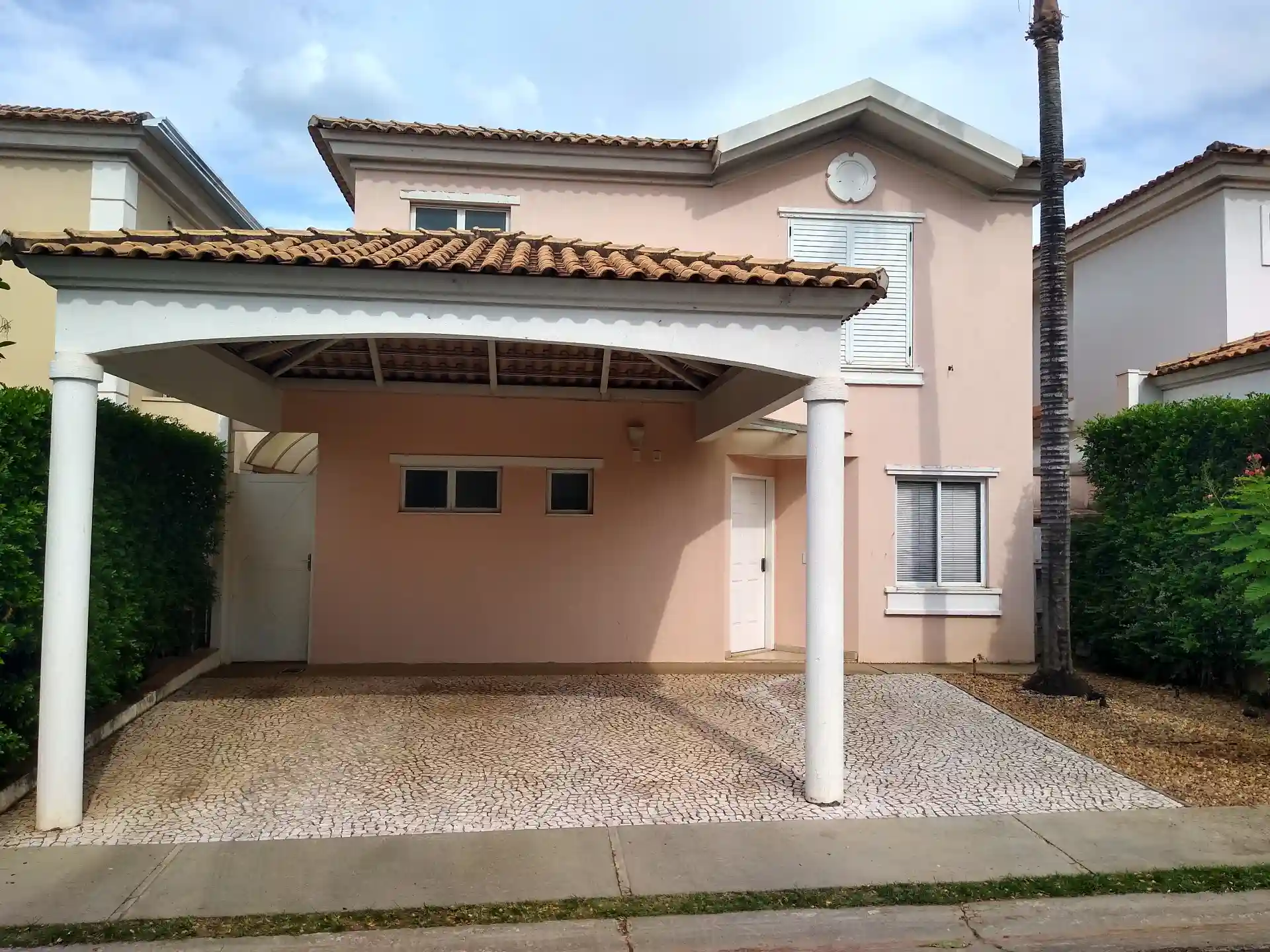 Casa de Condomínio com 3 quartos à venda, 197m² — foto 1 de 59