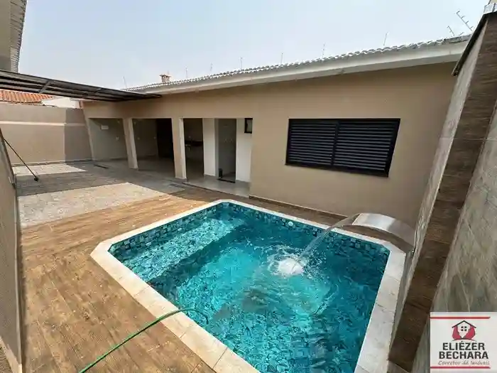 Casa com 3 quartos à venda, 230m² — foto 1 de 27