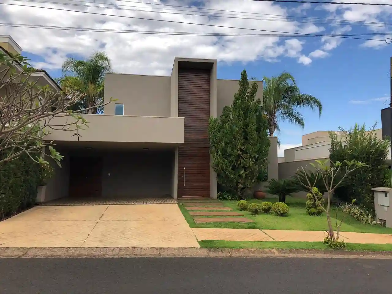 Casa de Condomínio com 3 quartos à venda, 525m² — foto 1 de 21