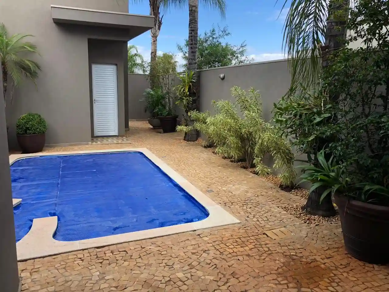 Casa de Condomínio com 3 quartos à venda, 525m² — foto 2 de 21