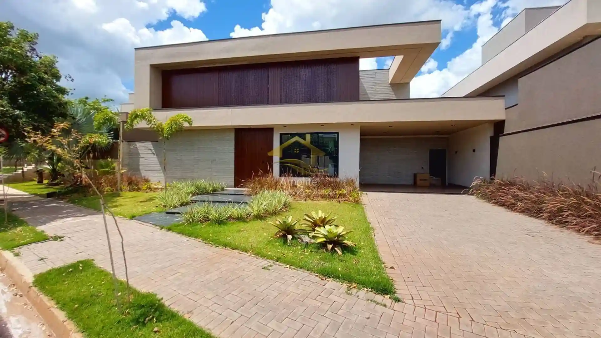Casa de Condomínio com 3 quartos à venda, 235m² — foto 2 de 25