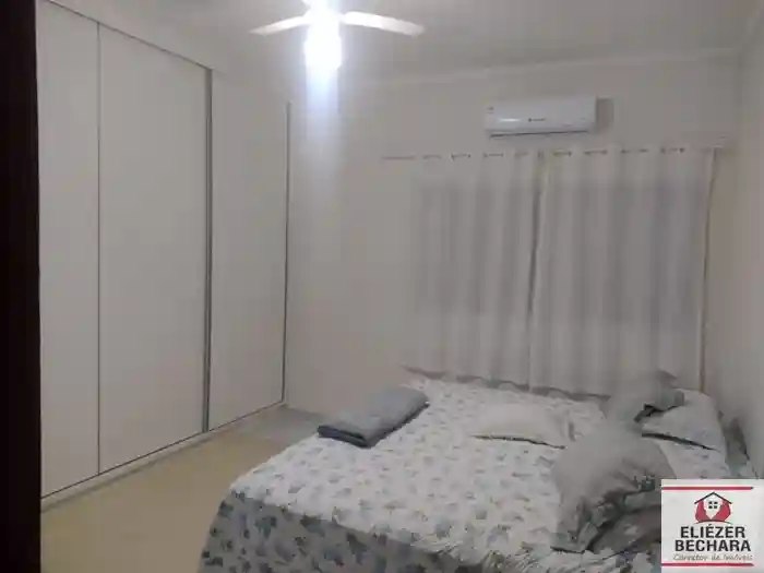 Casa com 3 quartos à venda, 200m² — foto 15 de 52