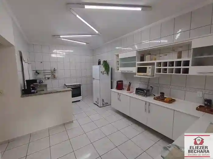 Casa com 3 quartos à venda, 200m² — foto 32 de 52