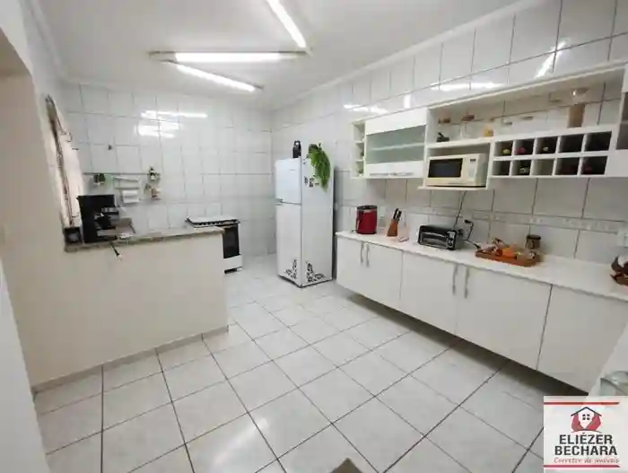 Casa com 3 quartos à venda, 200m² — foto 9 de 52