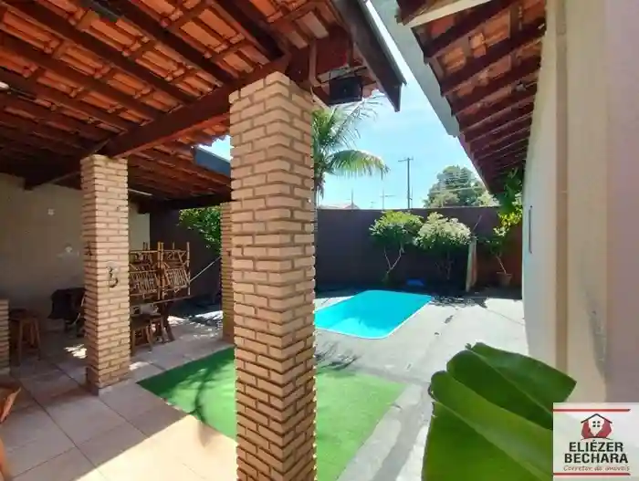 Casa com 3 quartos à venda, 200m² — foto 1 de 52