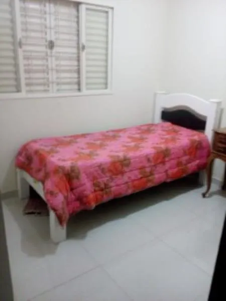 Casa à venda — foto 2 de 2