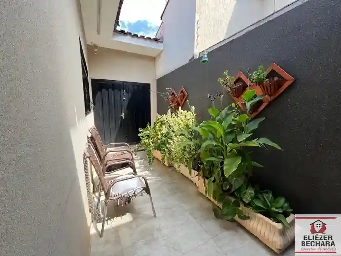 Casa com 3 quartos à venda, 130m² — foto 2 de 8