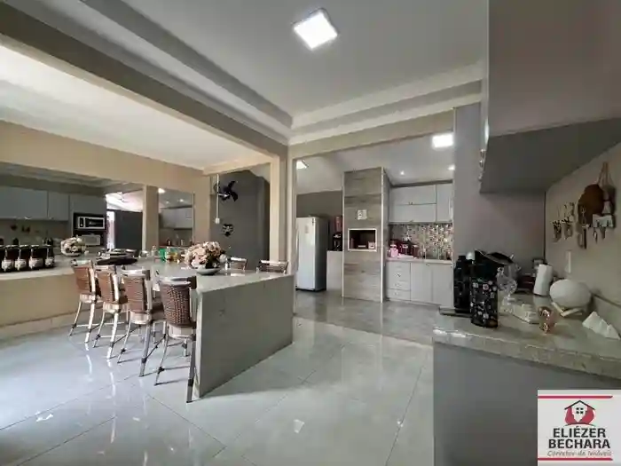 Casa com 3 quartos à venda, 130m² — foto 1 de 8