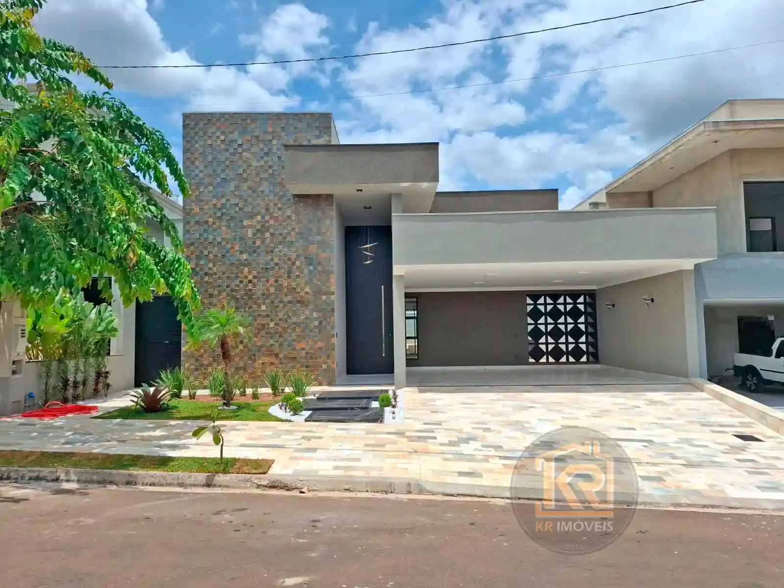 Casa de Condomínio com 2 quartos à venda, 193m² — foto 2 de 25
