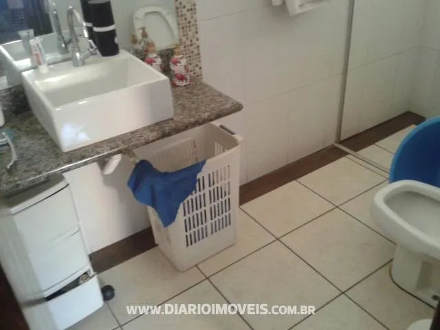Casa à venda — foto 2 de 2