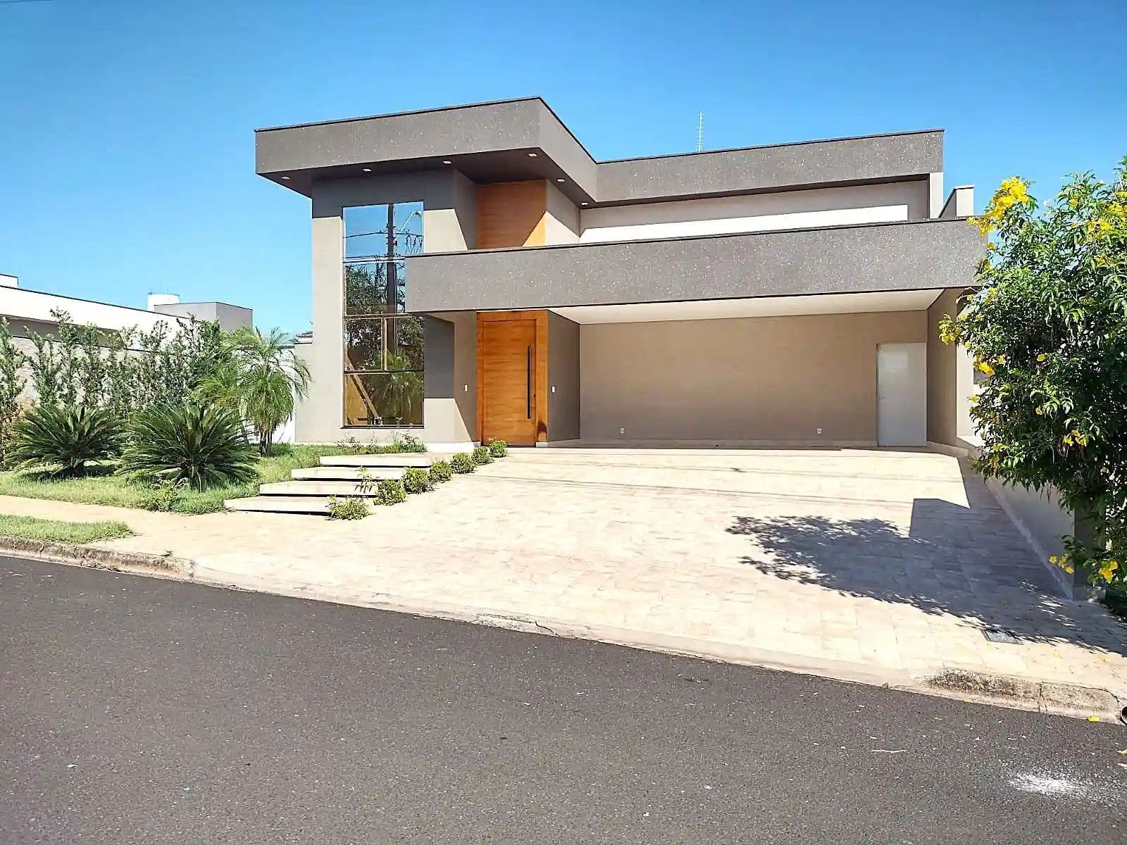 Casa de Condomínio com 3 quartos à venda, 200m² — foto 2 de 4