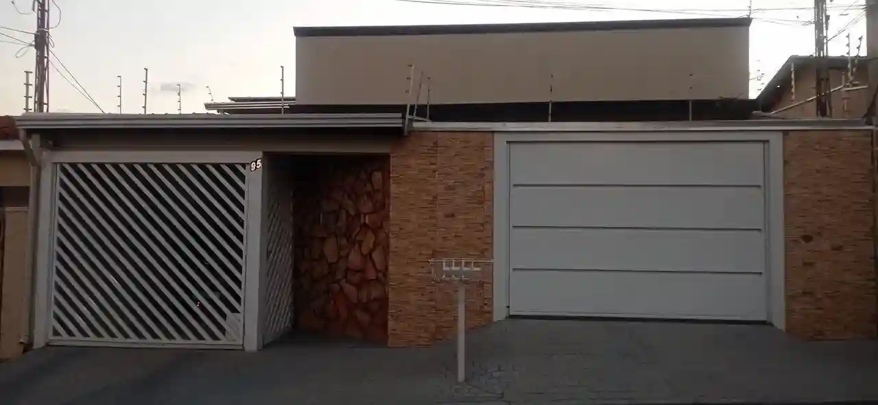 Casa com 3 quartos à venda, 200m² — foto 1 de 19