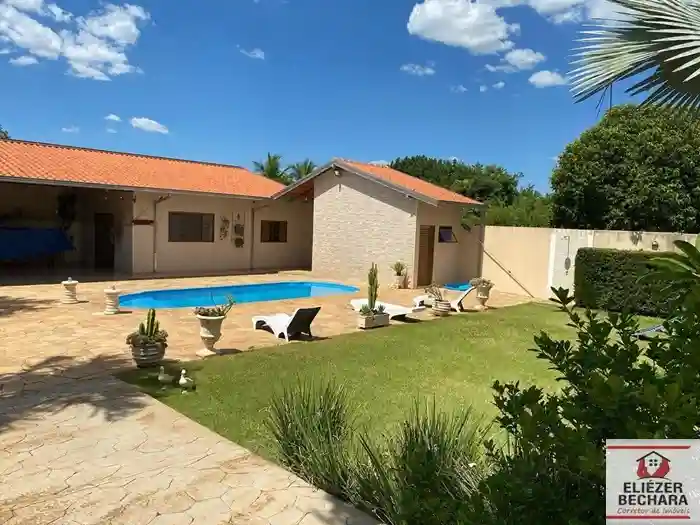 Fazenda / Sítio / Chácara com 3 quartos à venda, 1000m² — foto 1 de 33