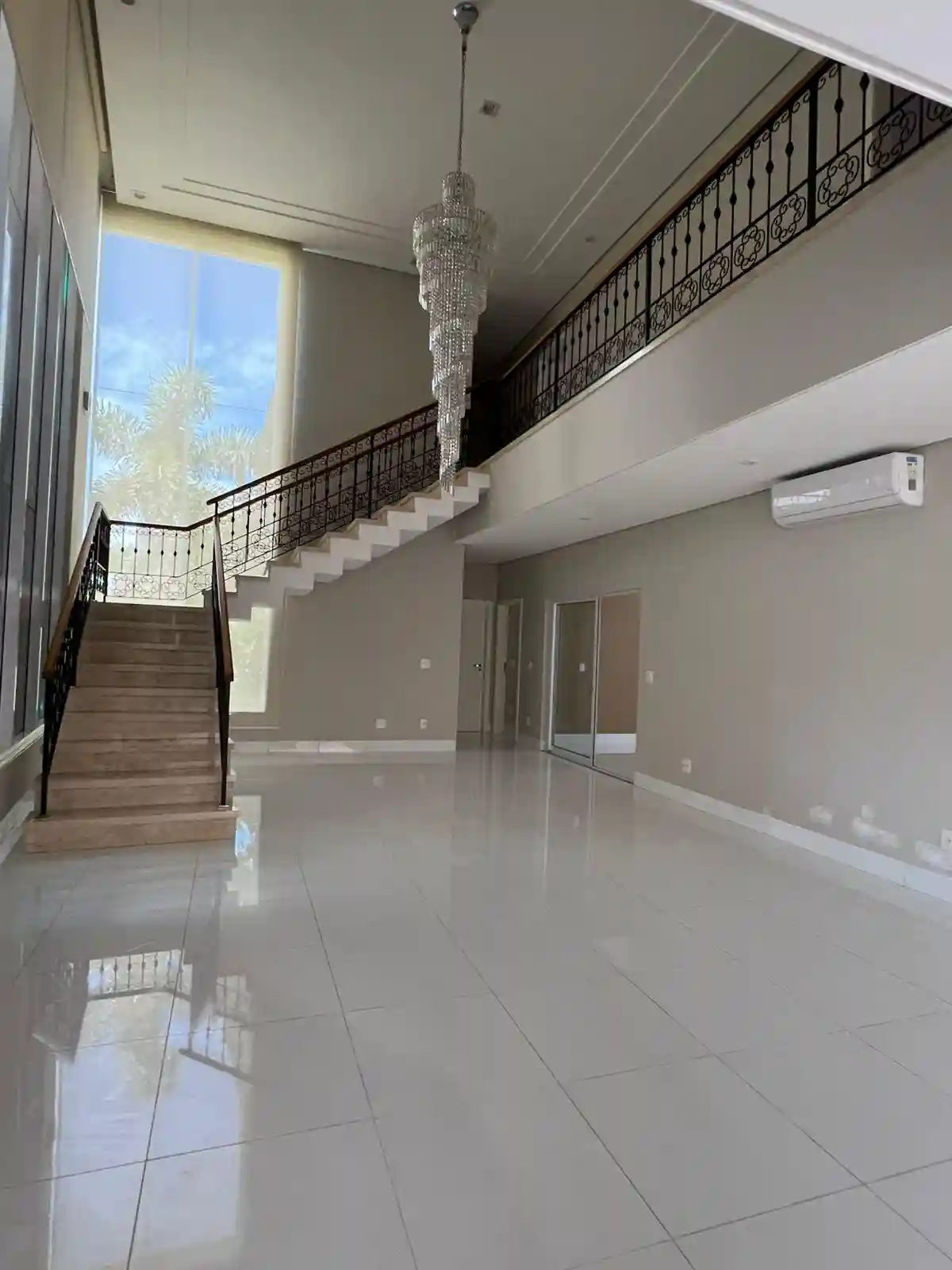Casa de Condomínio com 4 quartos à venda, 383m² — foto 2 de 58