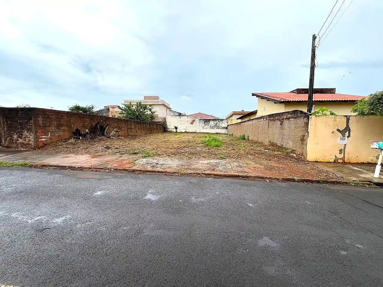 Terreno / Lote / Condomínio  à venda, 450m² — foto 1 de 3