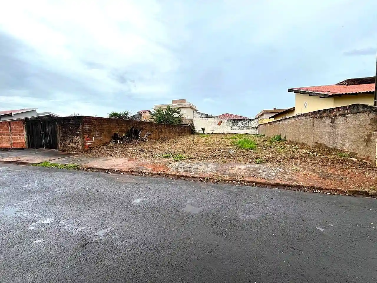 Terreno / Lote / Condomínio  à venda, 450m² — foto 2 de 3