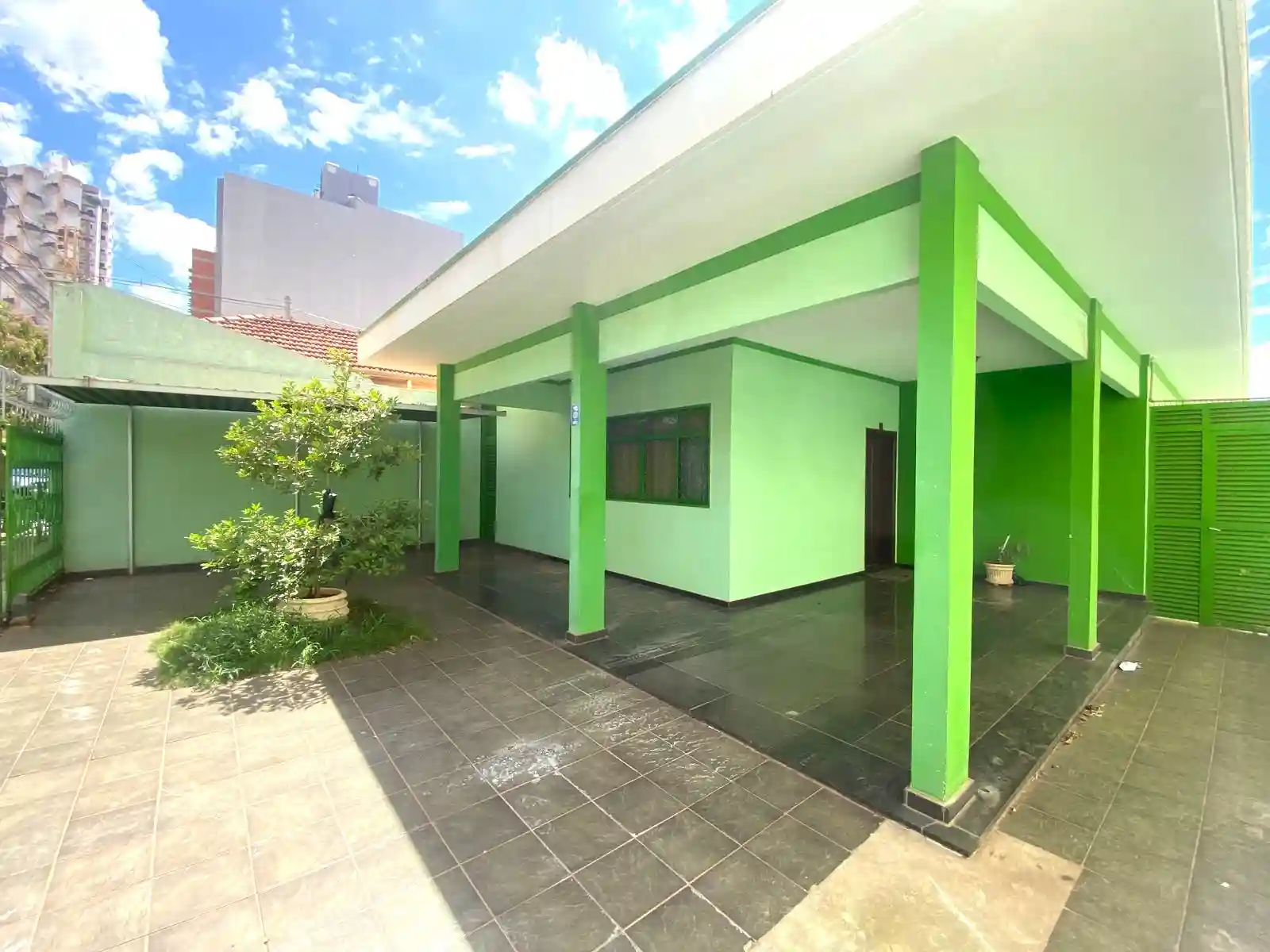 Área Comercial com 3 quartos para aluguel, 308m² — foto 1 de 18