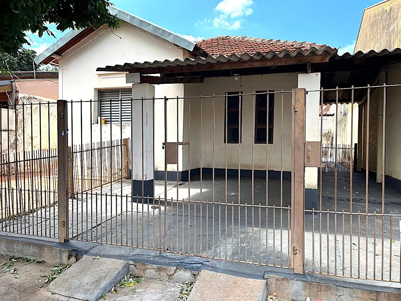 Casa com 3 quartos para aluguel, 100m² — foto 1 de 17