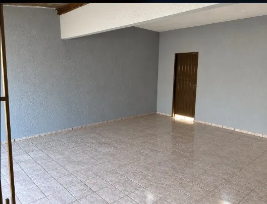 Casa com 3 quartos para aluguel, 200m² — foto 2 de 6