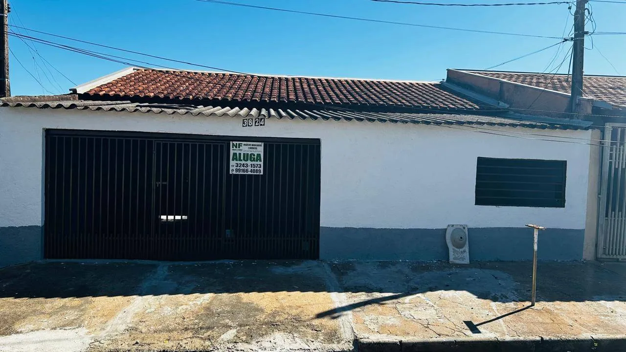 Casa com 3 quartos para aluguel, 200m² — foto 1 de 6