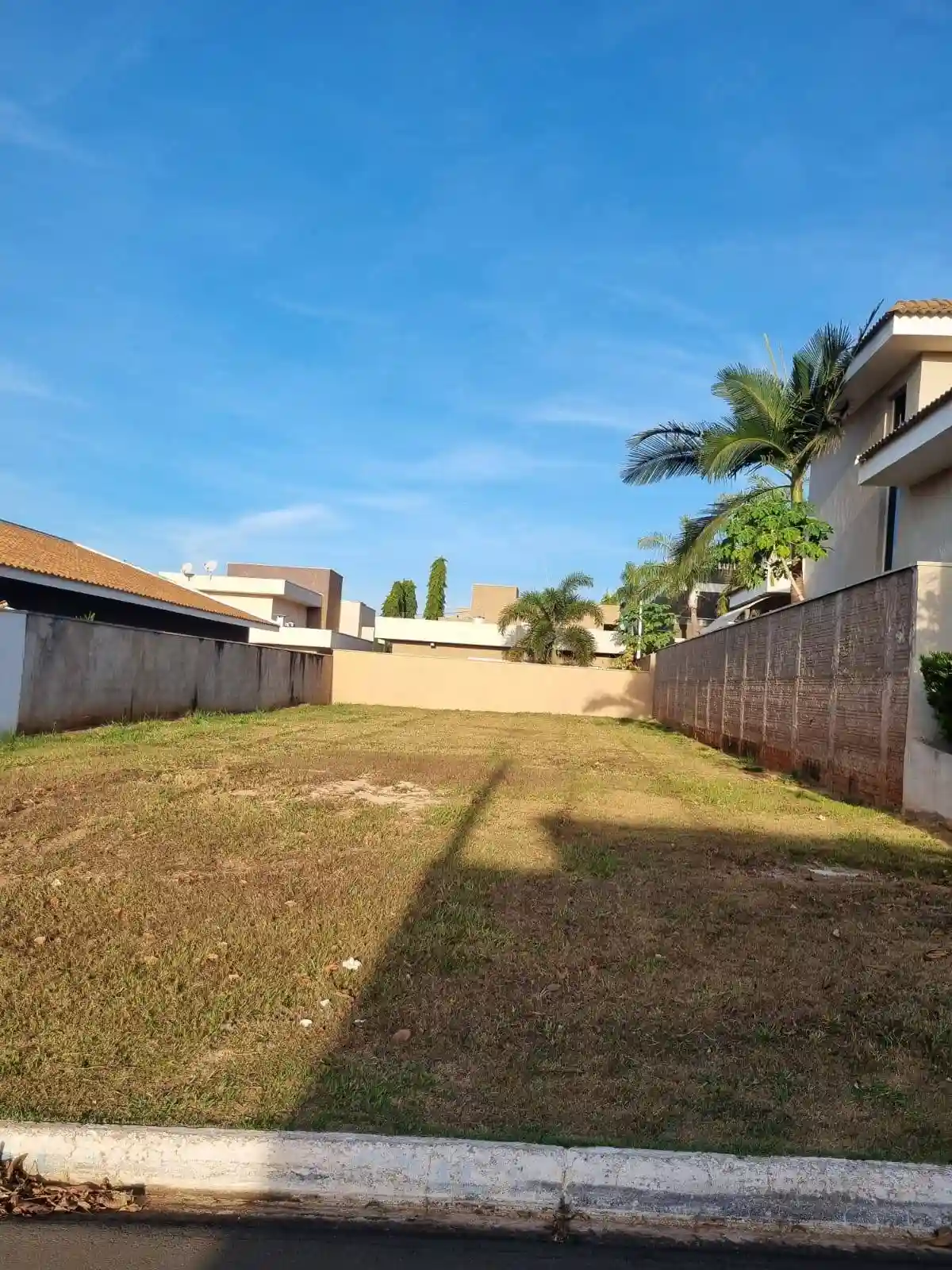 Terreno / Lote / Condomínio  à venda, 400m² — foto 1 de 8