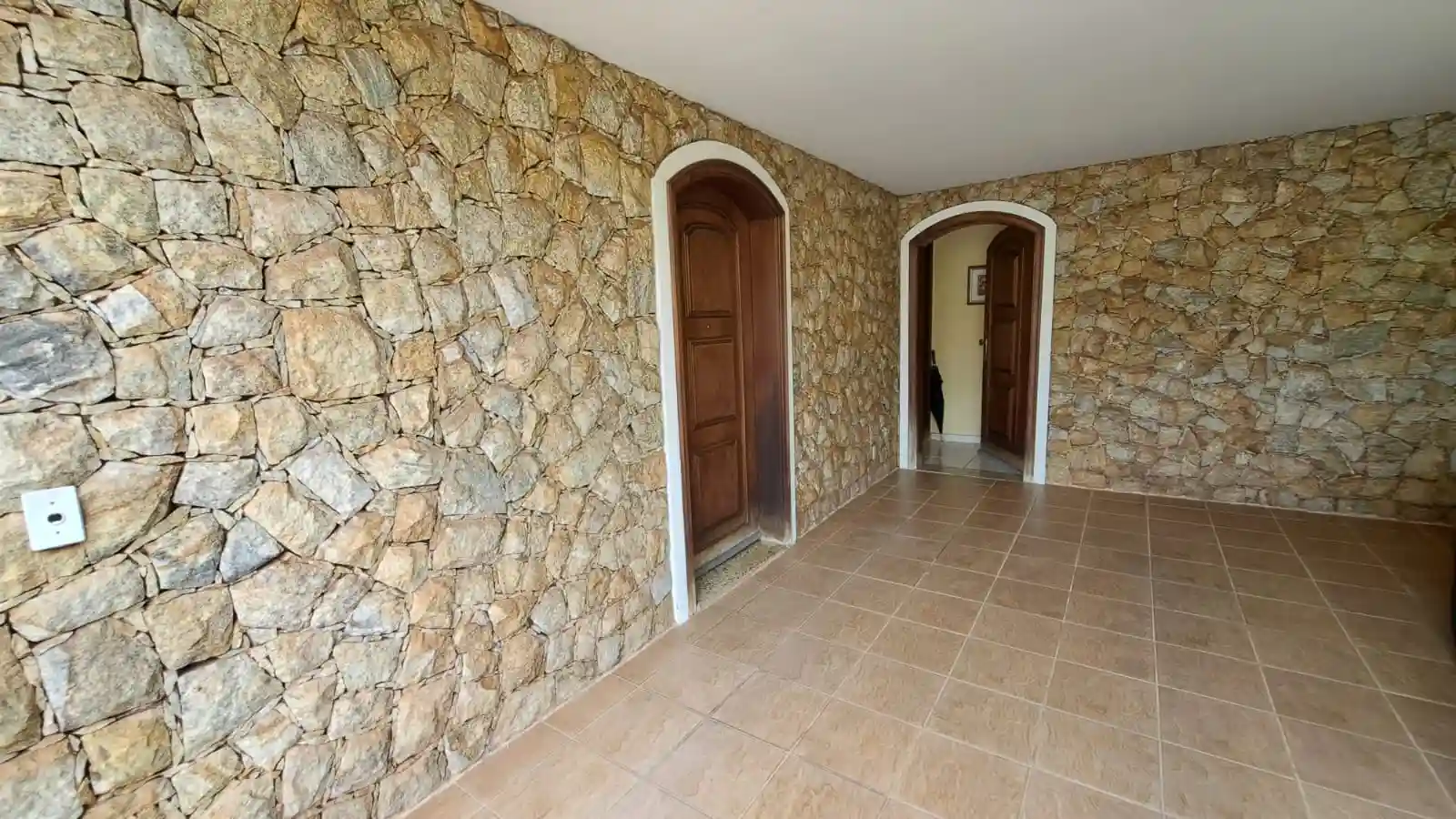 Casa  para aluguel, 200m² — foto 2 de 16