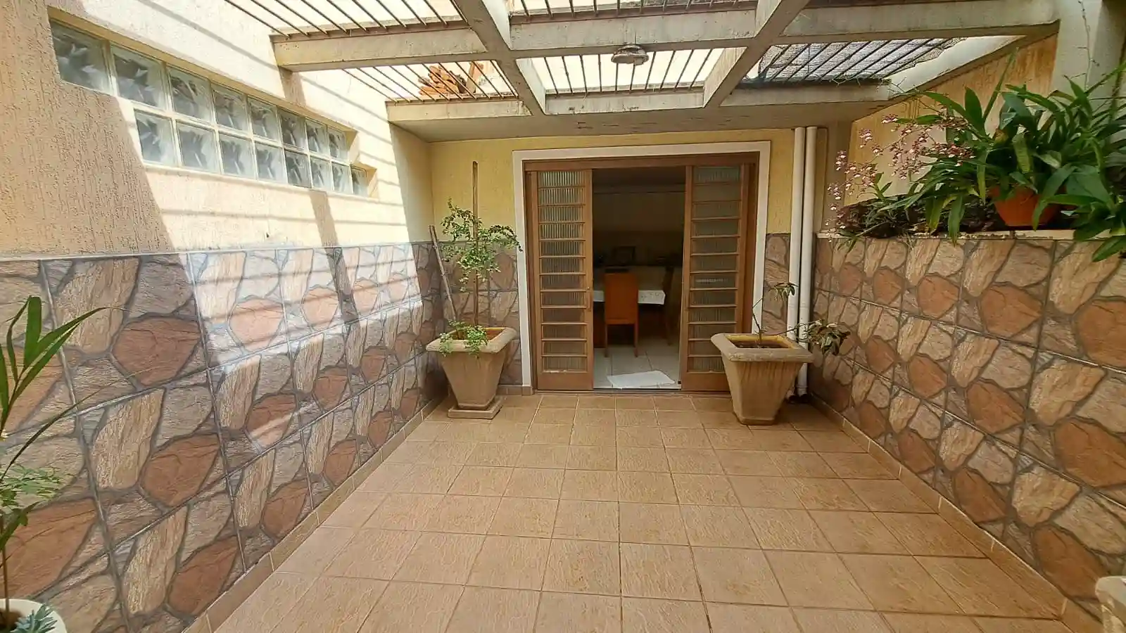 Casa  para aluguel, 200m² — foto 13 de 16