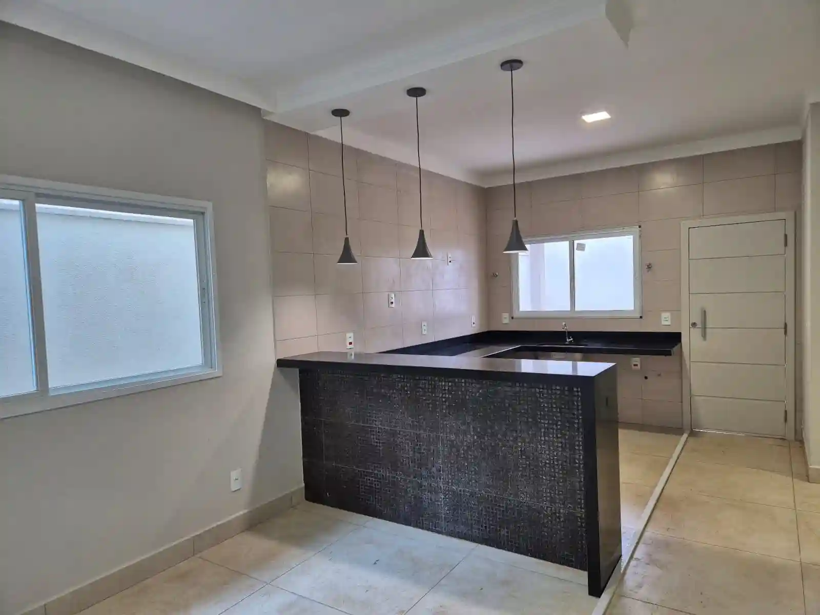 Casa com 3 quartos à venda, 115m² — foto 1 de 15