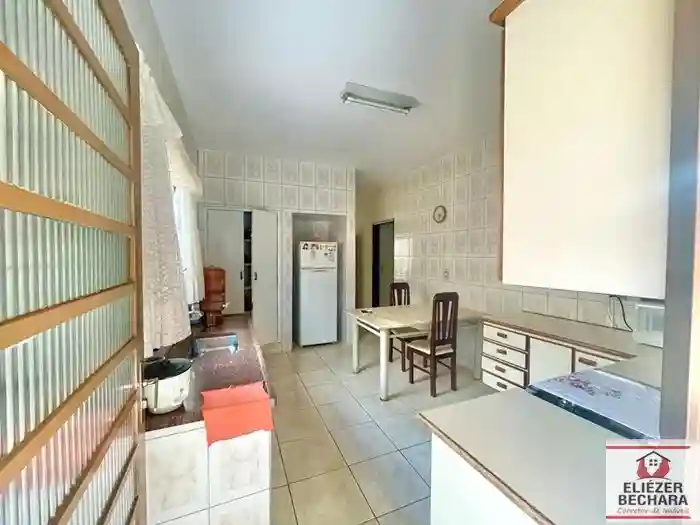 Casa com 3 quartos à venda, 360m² — foto 3 de 15