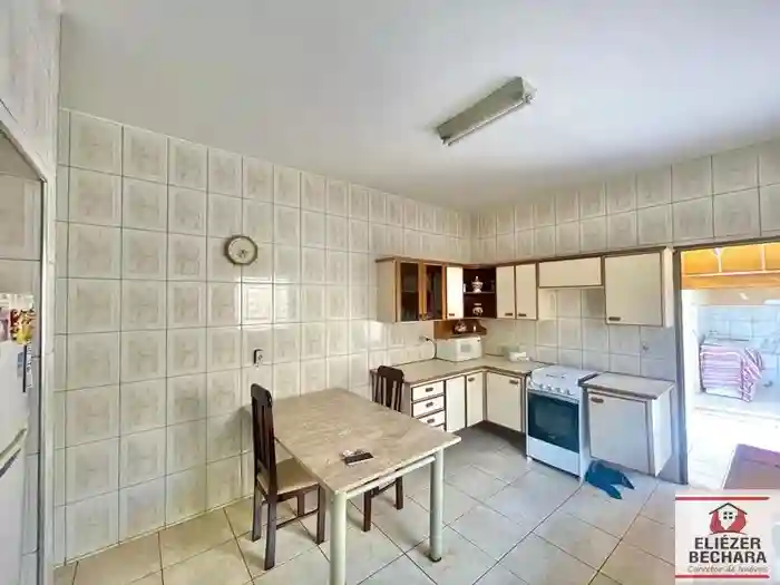 Casa com 3 quartos à venda, 360m² — foto 9 de 15