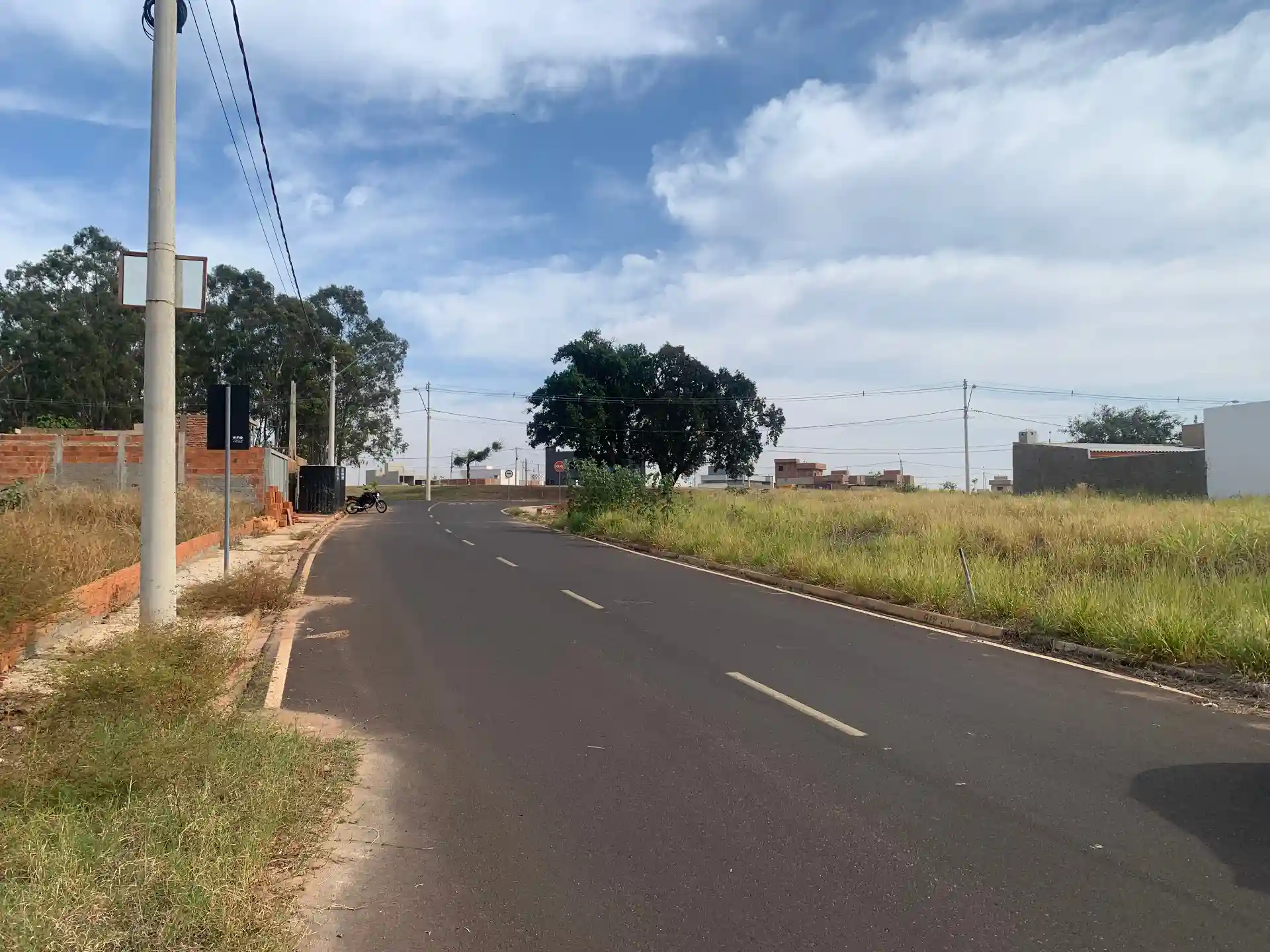 Terreno / Lote / Condomínio  à venda, 204m² — foto 3 de 5